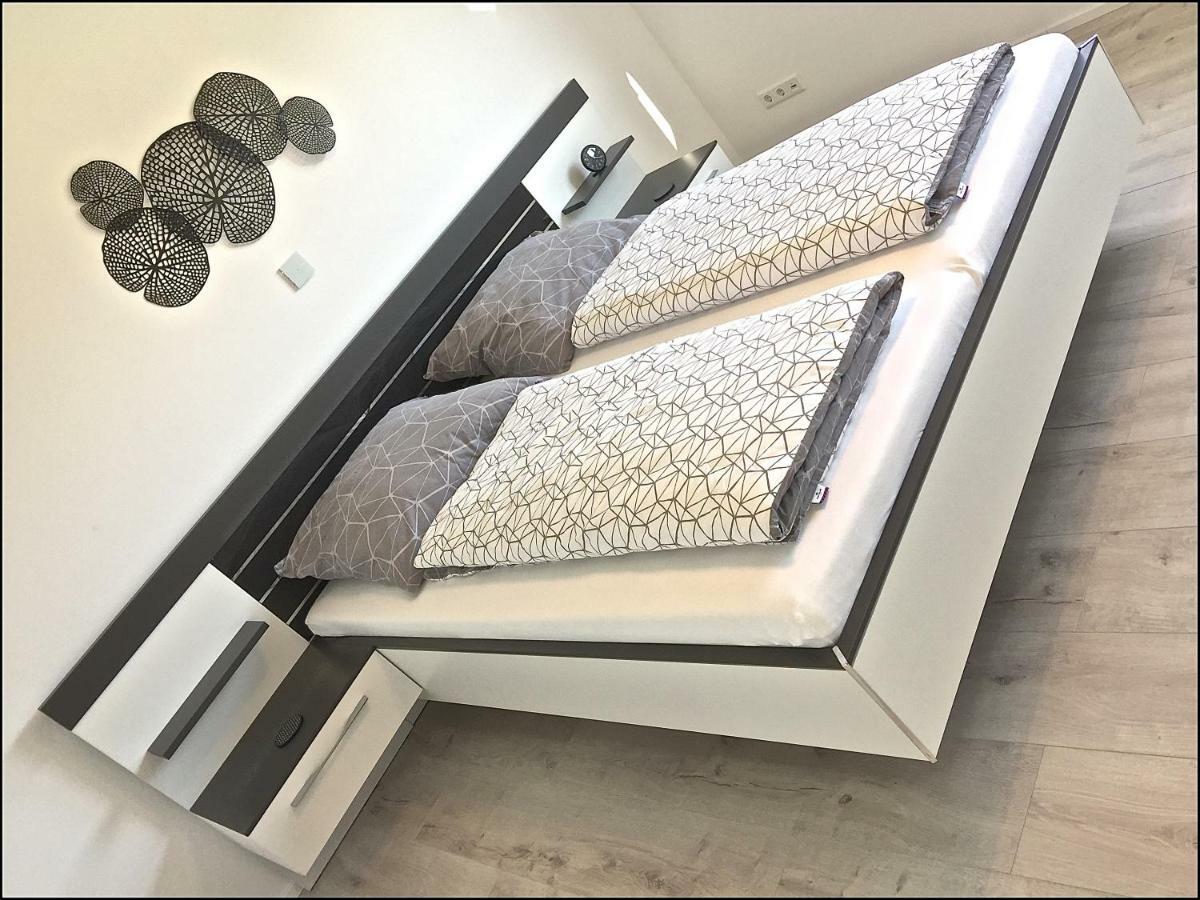 Ferienwohnung Black White Raubling Esterno foto