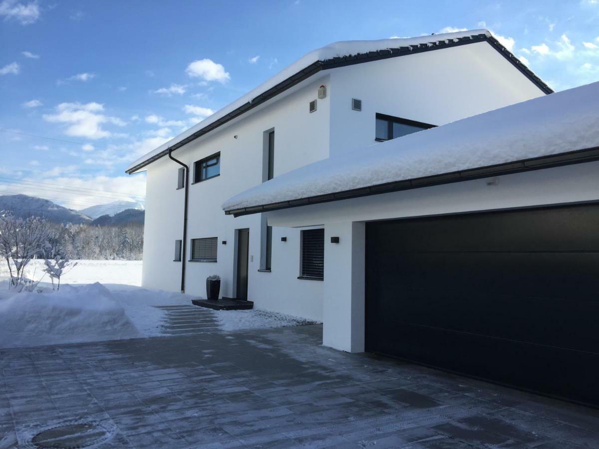 Ferienwohnung Black White Raubling Esterno foto